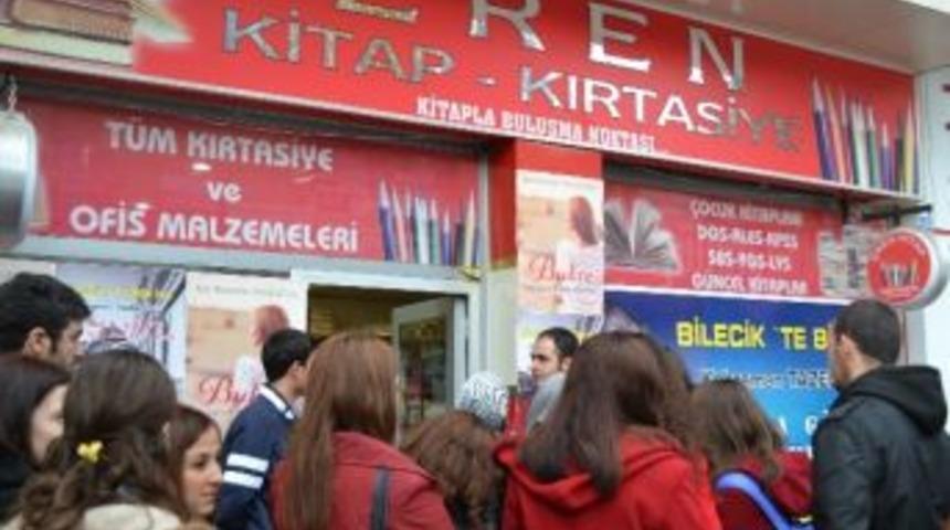 Bilecik'te Yazar Kahraman Tazeoğlu&rsquo;nun İmza G&uuml;n&uuml;