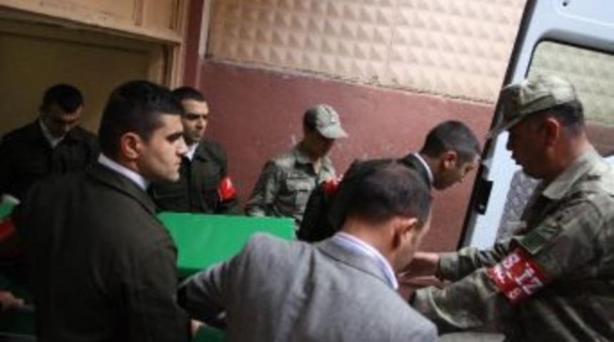 Askeri Ara&ccedil; Devrildi, Uzman &Ccedil;avuş Şehit Oldu