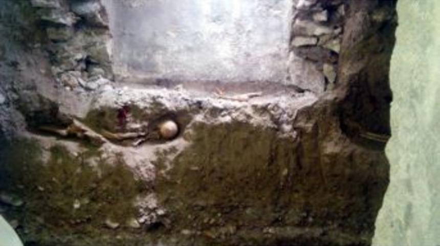 Evin altından iskelet &ccedil;ıktı