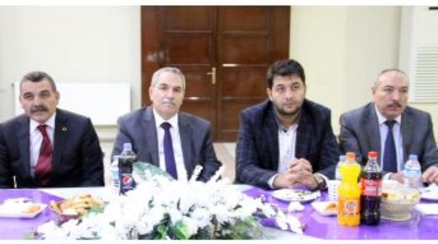 Demirtaş'tan Iş&ccedil;ilere: Belediyeyi Kendi Eviniz Gibi G&ouml;r&uuml;n