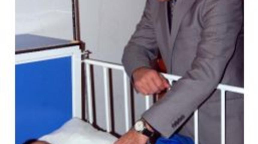 Bitlis Valisi Veysel Yurdakul&rsquo;dan Hastalara Ziyaret