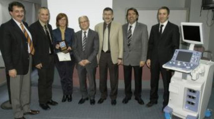 Tedavi Olduğu Kliniğe Intraoperatif Ultrason Cihazı Bağışladı