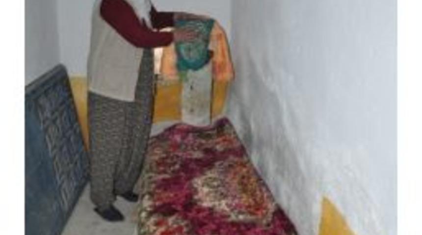 Fatma nine, 30 yıldır yatırla yaşıyor