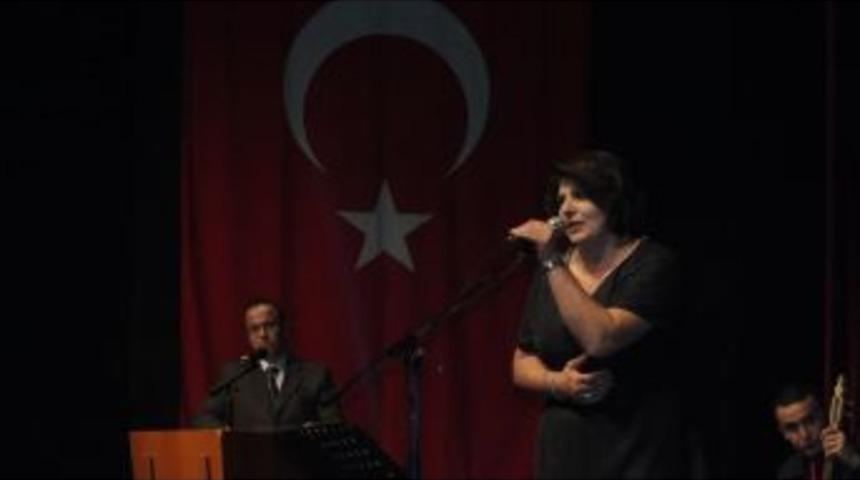 Sivas'ta "G&ouml;n&uuml;ll&uuml; &Ouml;ğretmenler Korosu" Konser Verdi