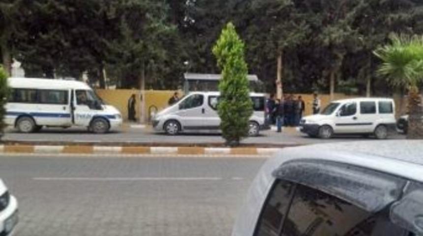 Yolcu Minib&uuml;s&uuml;nde Bir &Ccedil;anta Dolusu Tabanca &Ccedil;ıktı