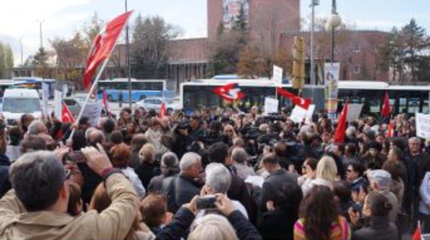 'Sanat&ccedil;ı İnisiyatifi' K&uuml;lt&uuml;r Ve Turizm Bakanlığı&rsquo;na Y&uuml;r&uuml;d&uuml;