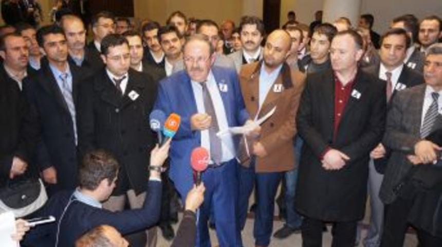 Dershaneciler 'konu Mankeni Olmak Istemiyoruz' Deyip Toplantıyı Terk Etti