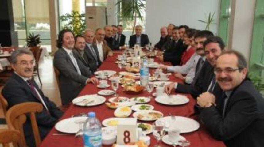 &Uuml;niversite Ve Sanayiciler Kahvaltıda Buluştu