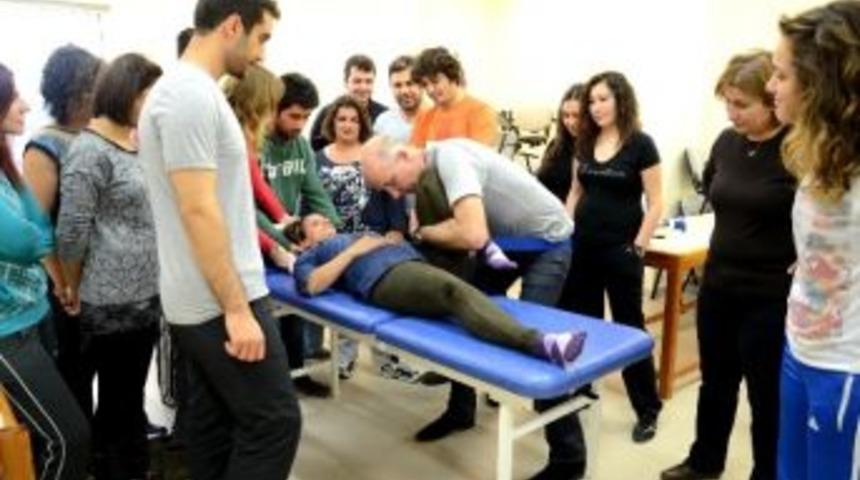 Aib&uuml;&rsquo;de Fizyoterapistlere Sertifikaları Verildi