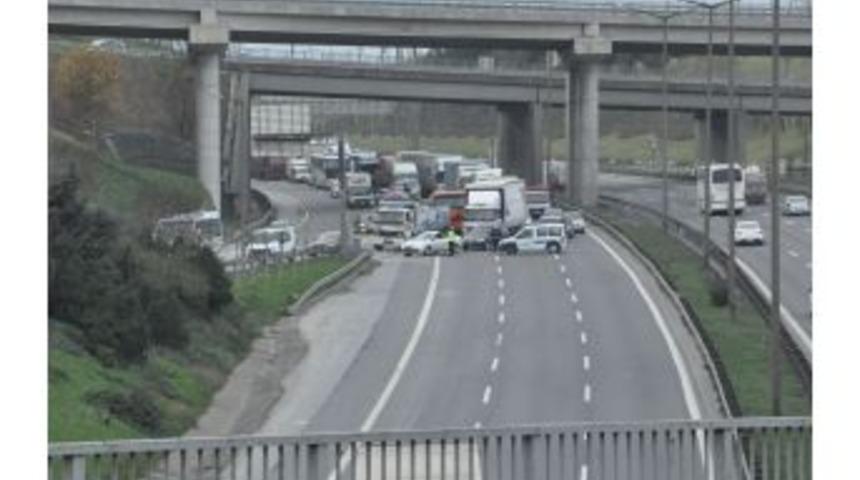 TEM&rsquo;de Zincirleme Kaza, Trafiği Fel&ccedil; Etti