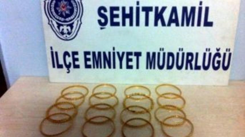 Altın &Ccedil;alan Hırsız Vatandaş Tarafından Yakalanarak Polise Teslim Edildi