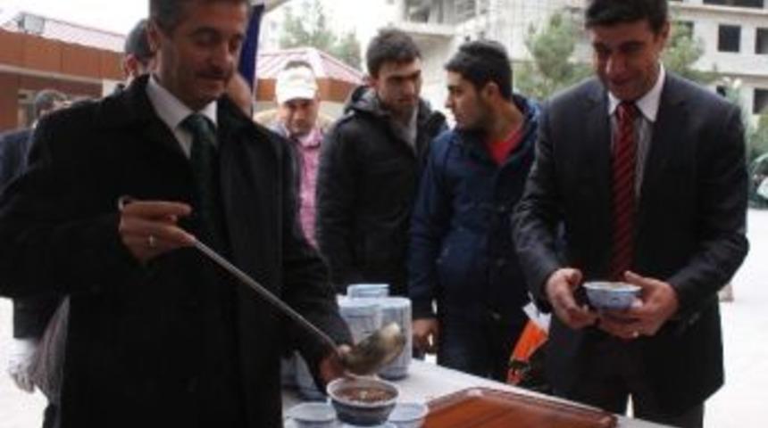 Şahinbey Belediyesi Emniyette Aşure Dağıttı