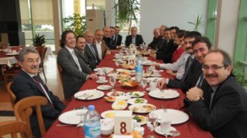 Akademisyenler Ile Sanayiciler Buluştu