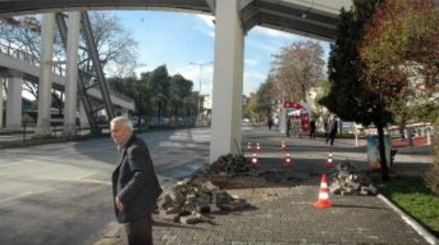 Aşırı Yağış Kaldırım &Ccedil;&ouml;kertti