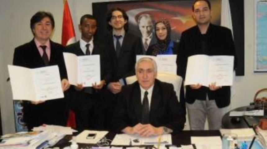 Om&uuml; Tıp Fak&uuml;ltesi &Ouml;ğrencilerinden Bilimsel Başarı