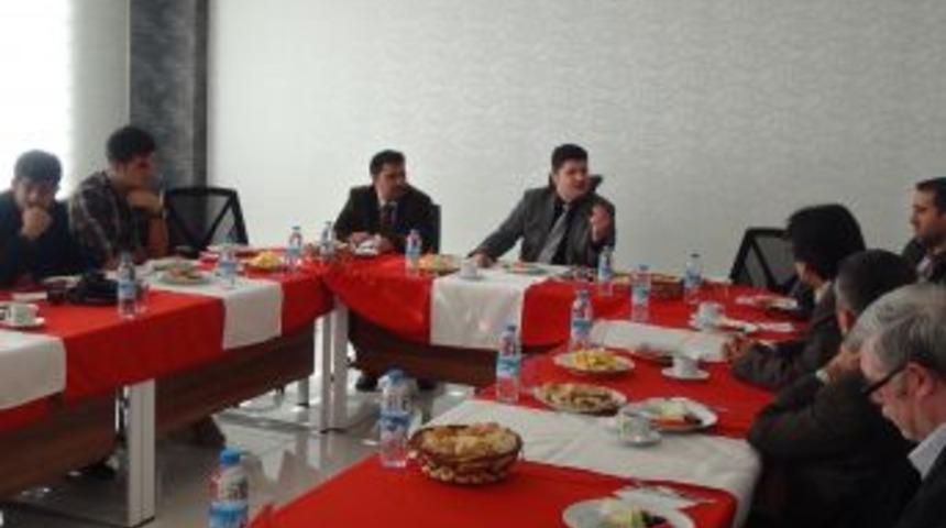 '&Uuml;cretsiz Kitap Verilmeyen &Ouml;zel Okullar Şimdiye Kadar Neden Desteklenmedi'