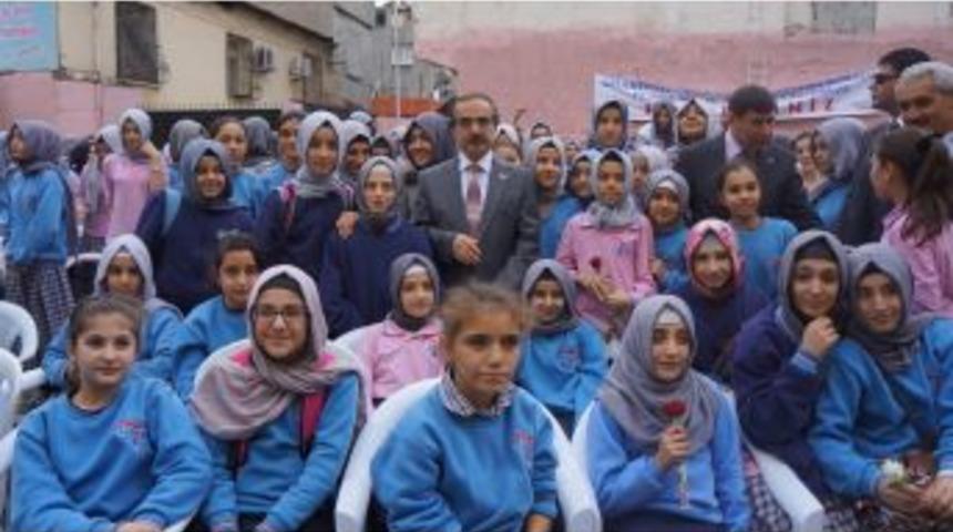Vali Coş: İmam Hatipler &Uuml;lkeyi G&uuml;zel Yarınlara Taşımada Bayraktar Olacak