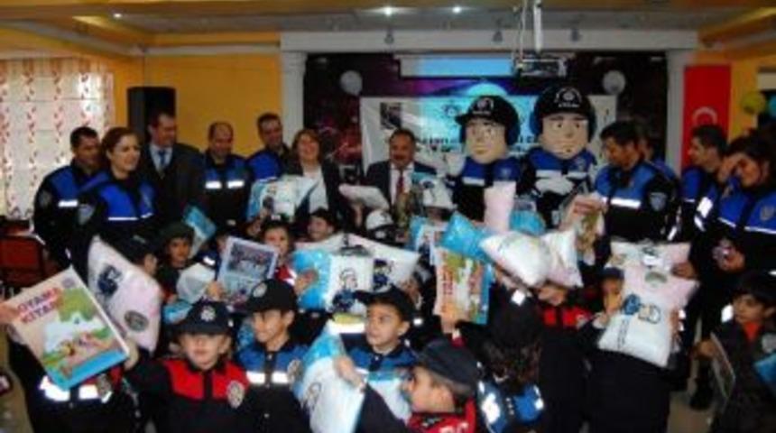 Minikler &lsquo;polis Amcaları&rsquo;yla Eğlendi
