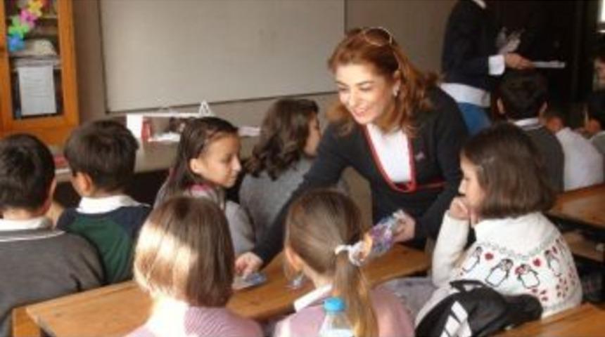 Rotary Kul&uuml;b&uuml;, &Ouml;ğrencileri Ağız Ve Diş Konusunda Bilgilendirdi