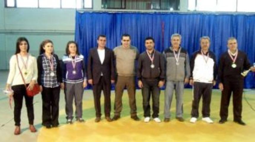 Besni&rsquo;de &Ouml;ğretmenler Arasında Masa Tenisi Turnuvası D&uuml;zenlendi