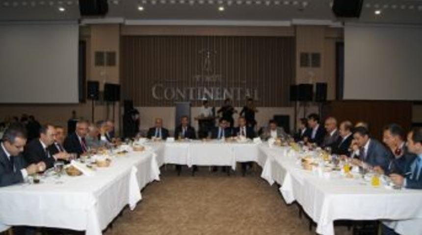 Okul M&uuml;d&uuml;rleri Toplantıda Buluştu