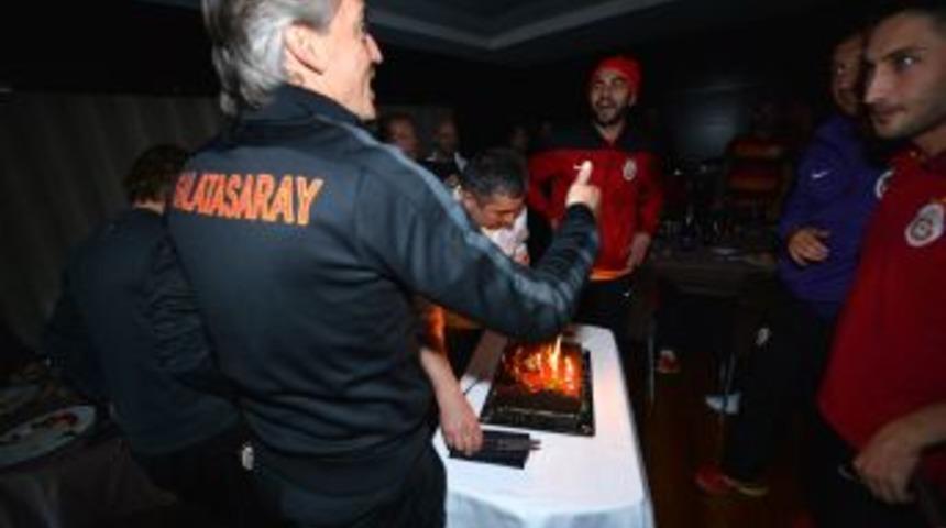 Galatasaray'da Mancini'ni Yaş Günü Kutlandı