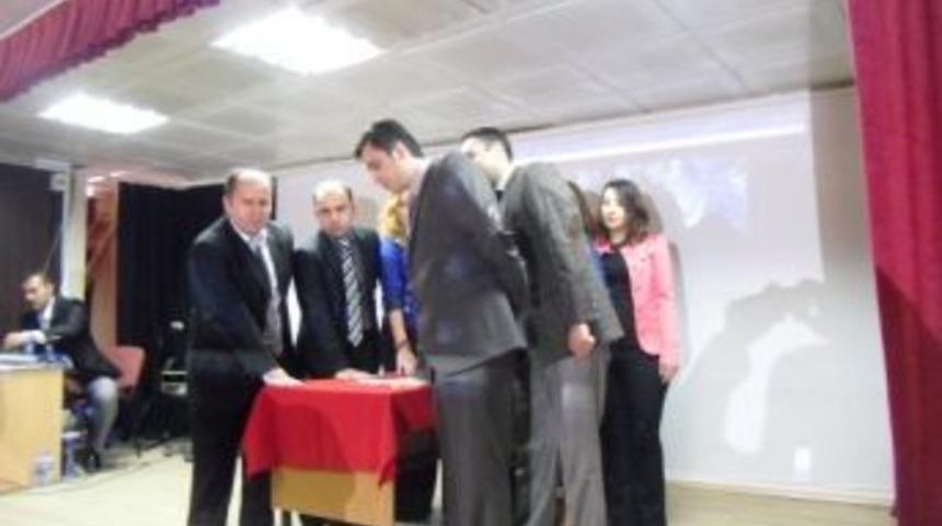 Adaylığı sona eren &ouml;ğretmenler yemin etti