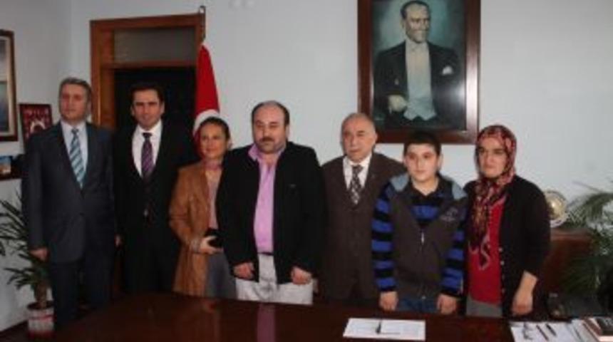 Yılın &Ouml;ğretmeni Se&ccedil;ilen Ekiz, Kaymakam &Ccedil;ay'ı Ziyaret Etti