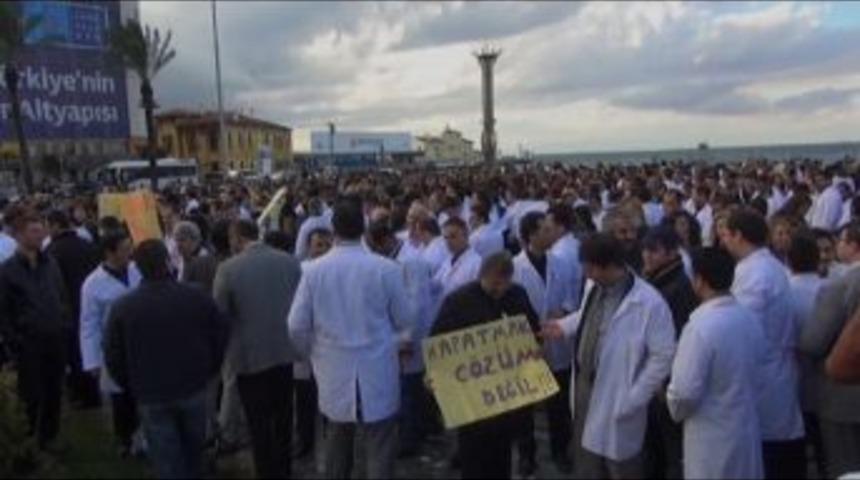 İzmir&rsquo;de Beyaz Protesto