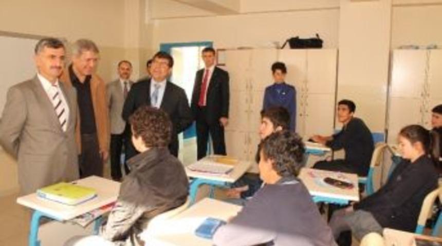 Vali Bektaş, Okulları Ziyaret Etti