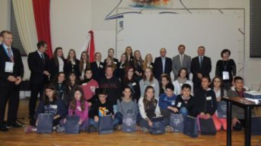Pekmezci Ortaokulu &Ouml;ğrencileri Polonya'dan Geri D&ouml;nd&uuml;
