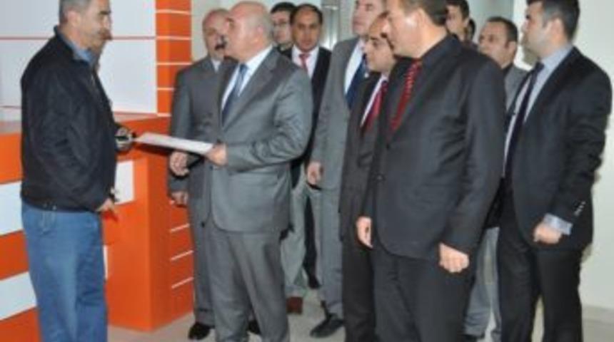 Vali İpek Gıda Tarım Ve Hayvancılık İl M&uuml;d&uuml;rl&uuml;ğ&uuml;'n&uuml;n Yeni Binasını Gezdi