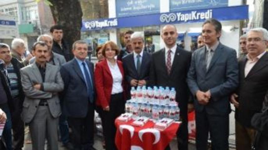 Zonguldak Mhp Belediye Başkan Adayı G&uuml;lay Bedava Su Dağıttı