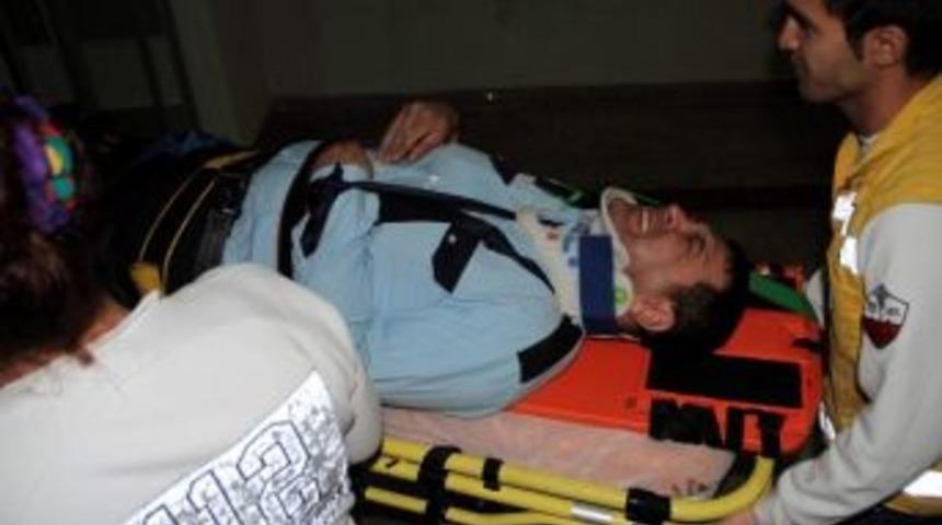 Polis Memuruna Kamyonet &Ccedil;arptı