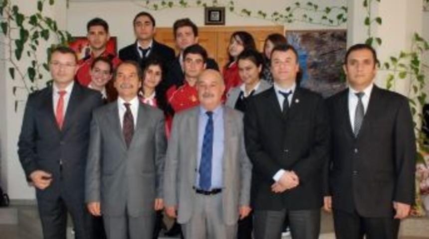 İngiltere'den D&ouml;nen Didimli &Ouml;ğrenciler Ziyaretlerde Bulundu