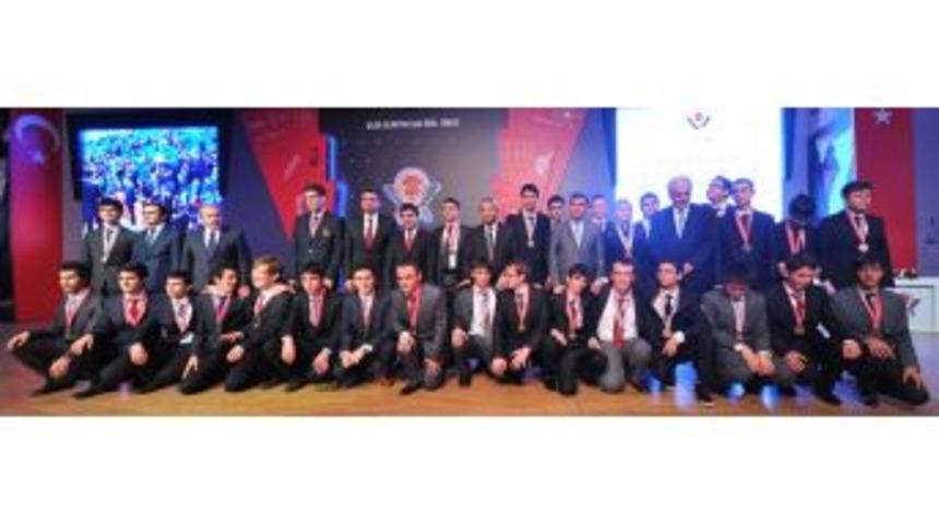 Fatih Koleji, T&Uuml;BİTAK &Ouml;d&uuml;llerini Topladı