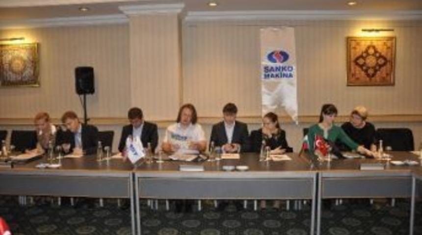 Sanko Makine&rsquo;den, Mst Markası İş Makinalarının Rusya Temsilcilerine Plaket