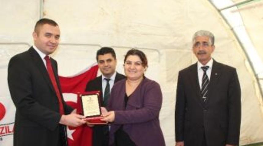 Ceylanpınar Kaymakamına Plaket