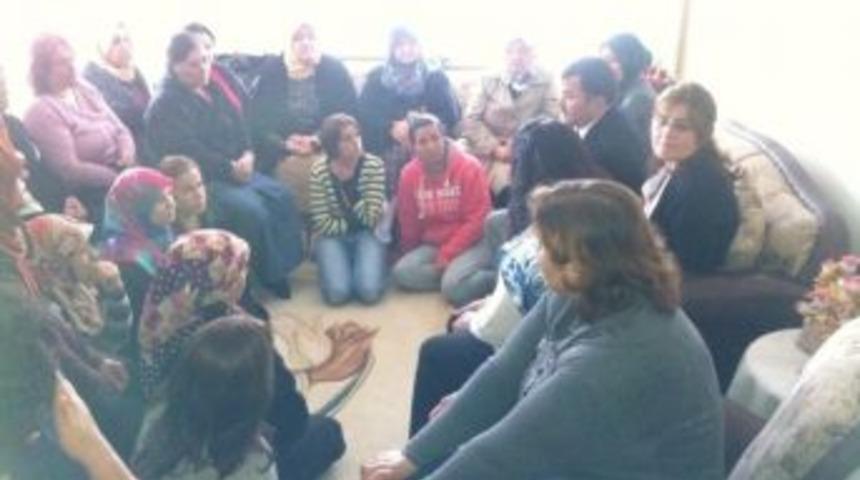 Ak Partili Yılmaz'dan Çiğli'de "çat Kapı" Ziyaretler