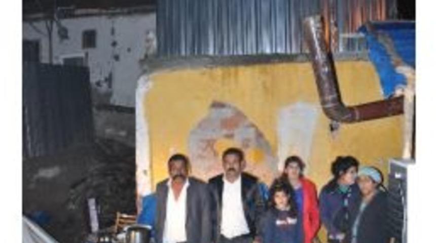 Kirasını Ödeyemeyen Aile Kış Günü Sokakta Kaldı