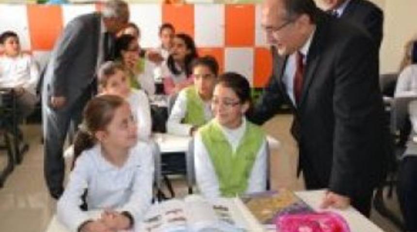 Vali Şavaş özel okulun açılışını yaptı