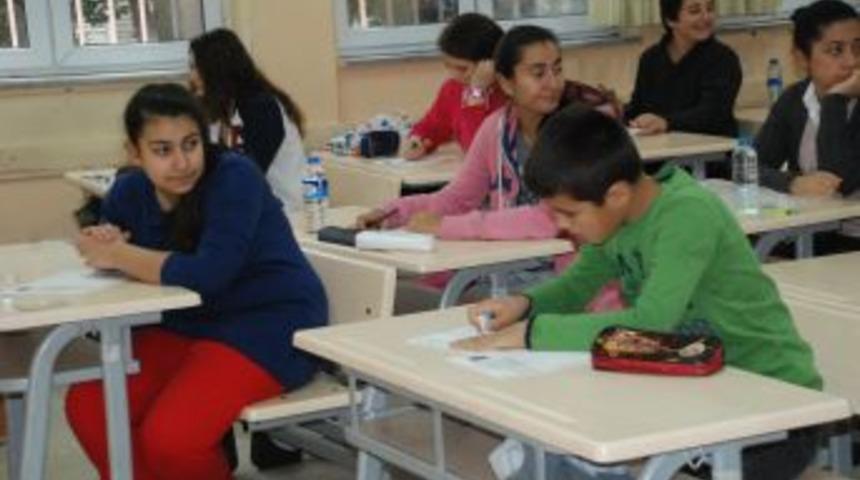 Merkezi Sınavların Ilk G&uuml;n Oturumu Başladı