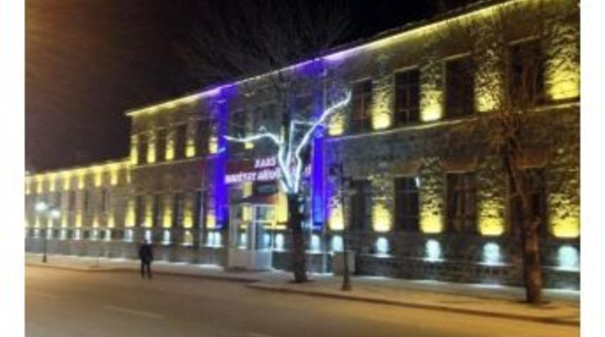 Kars&rsquo;ın Tarihi Emniyet M&uuml;d&uuml;rl&uuml;ğ&uuml; Hizmet Binası Işıklandırıldı