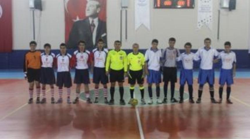 Gen&ccedil;ler Futsal İl Birinciliği Karşılaşmaları Başladı