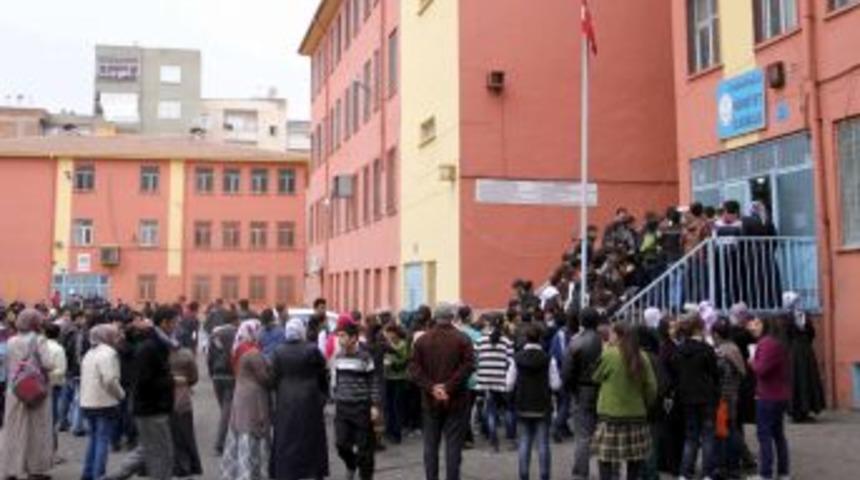 Diyarbakırlı &Ouml;ğrenciler, Işlemediği Konulardan Sınava Girdi