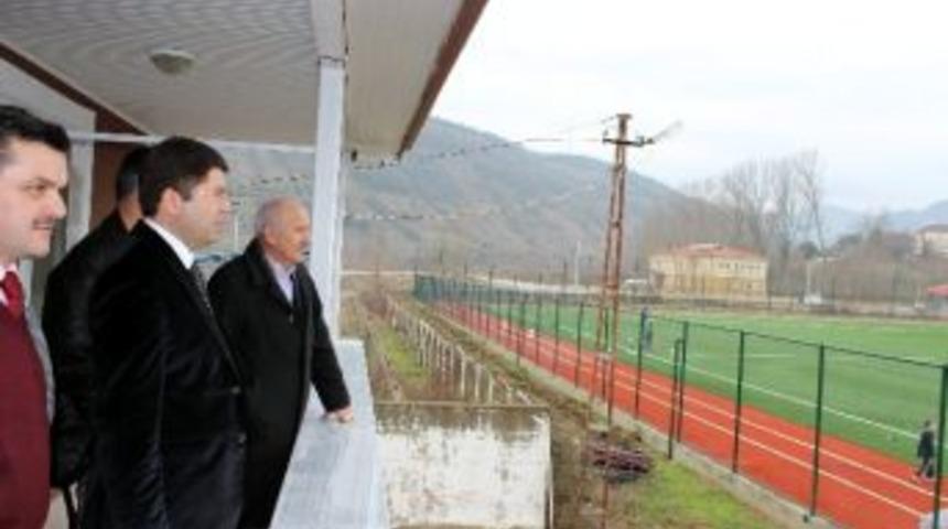 Ulus Futbol Sahası İ&ccedil;in 600 Bin Tl &Ouml;denek M&uuml;jdesi