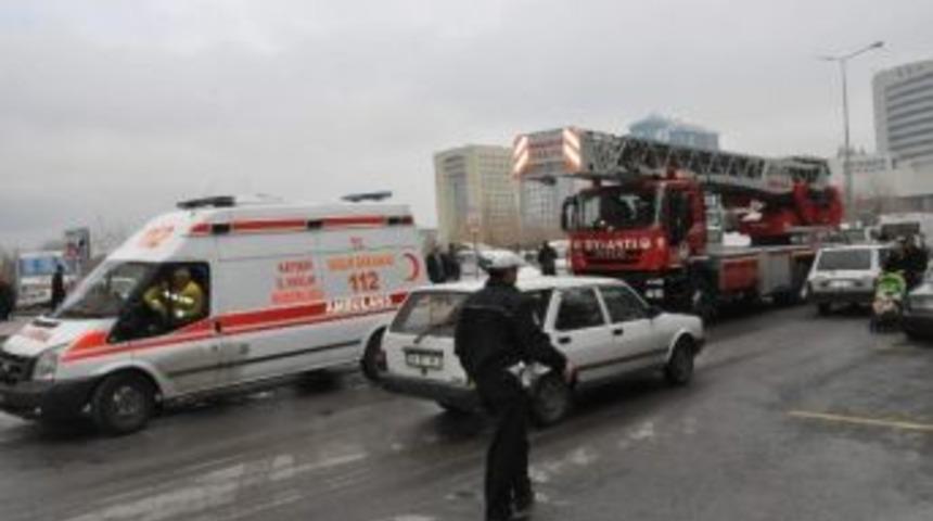 Suriyeliler&rsquo;in Yaşadığı Binada Yangın &Ccedil;ıktı