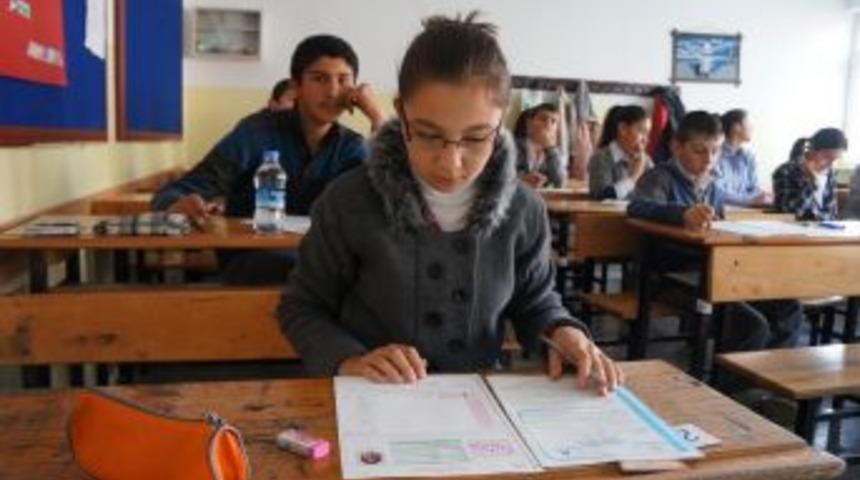 Mamak'ta 8. Sınıf &Ouml;ğrencileri Ortak Sınavda Ter D&ouml;kt&uuml;