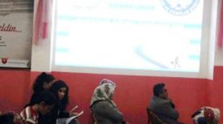 Şaphane&rsquo;de Yurt-kur &Ouml;ğrencilerine Liderlik, Kişisel Gelişim Semineri Verildi