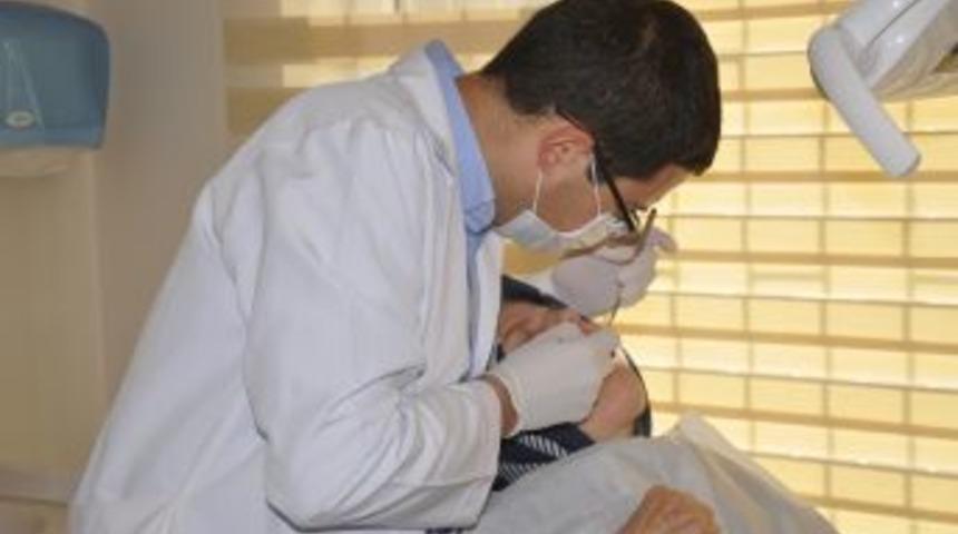 Diş &Ccedil;&uuml;r&uuml;ğ&uuml; Ve Diş Eti Hastalıkları Diğer Rahatsızlıkları Tetikliyor